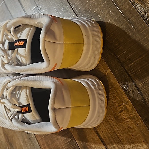 Nike - Picture 3 of 4